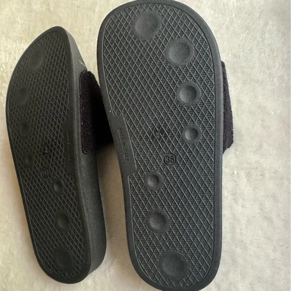 🛍️ Marni! Pool slides
